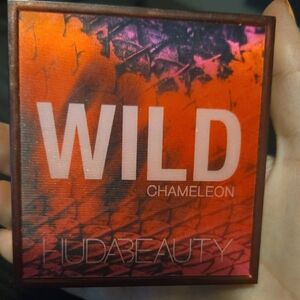 HUDA BEAUTY Wild chameleon Eyeshadow Palette